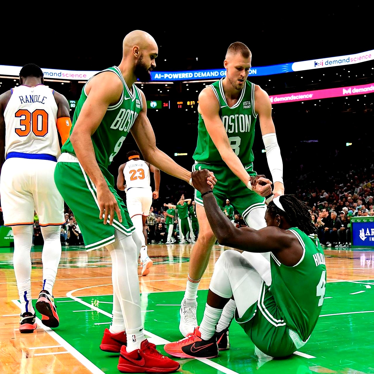 爱游戏体育 -包含转会期波士顿凯尔特人主帅复盘：社区盾节点到来，悬念犹存，训练强度明显提升的词条